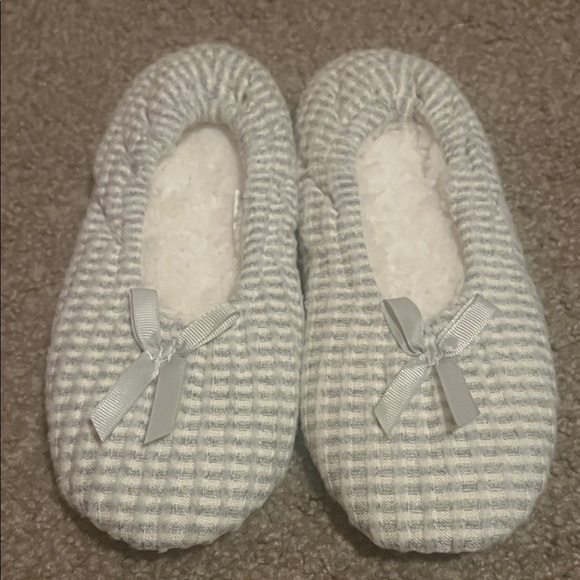 Joyspun Shoes - Cozy Gray Checkered Slippers with Bows New without tag